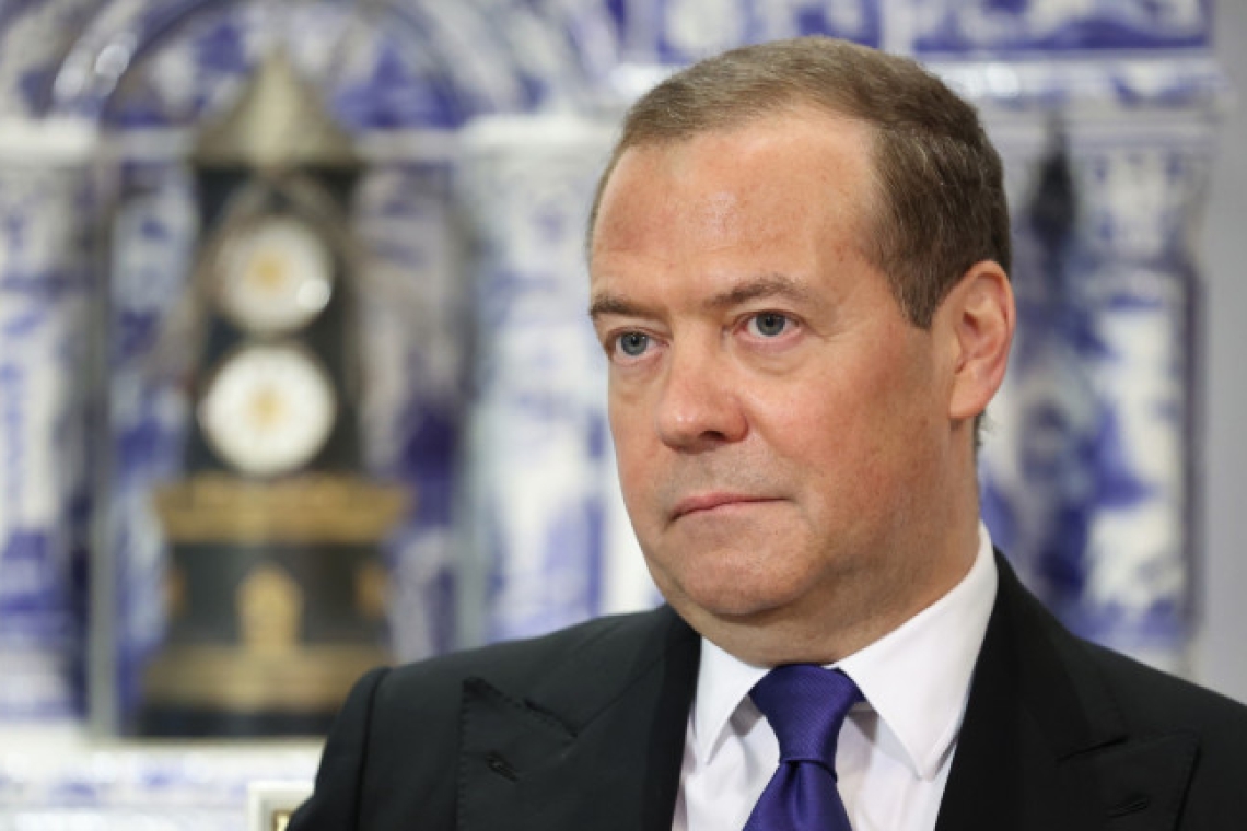 Медведев нахъсва Русия да се откаже от 